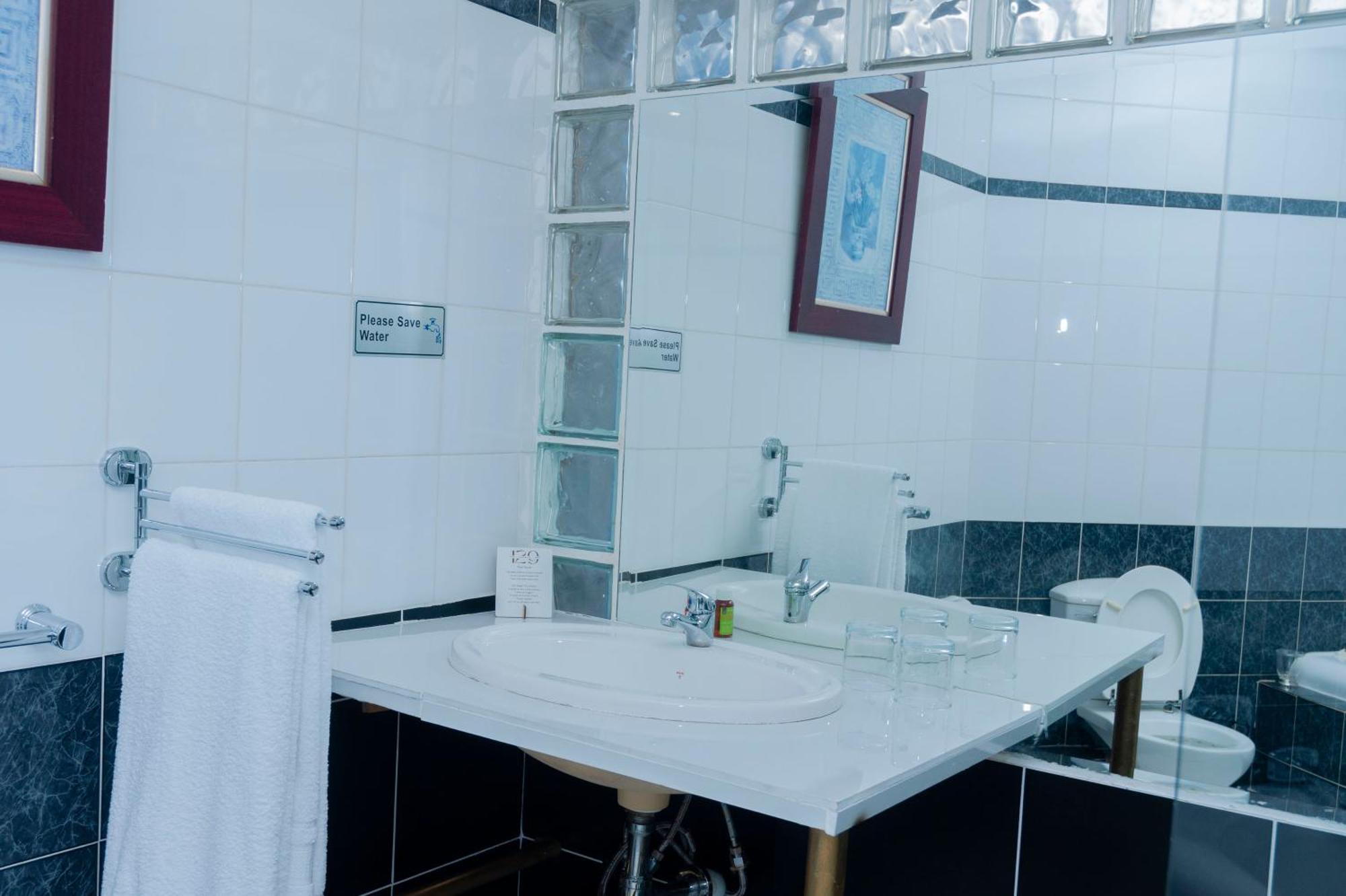 129Inharties Lodge And Spa Hartbeespoort Buitenkant foto